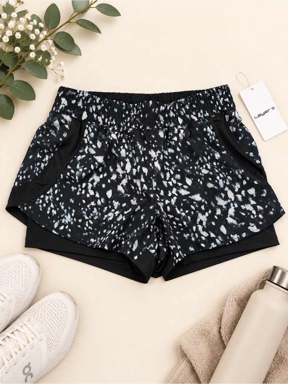 Layer 8 Podium Vented 2-Fer Run Shorts Size L NWT Abstract Print
